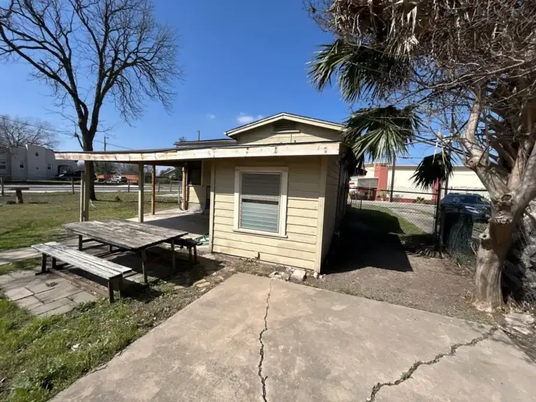 GAF Royal Sovereign Roof Repair in San Antonio (78201)