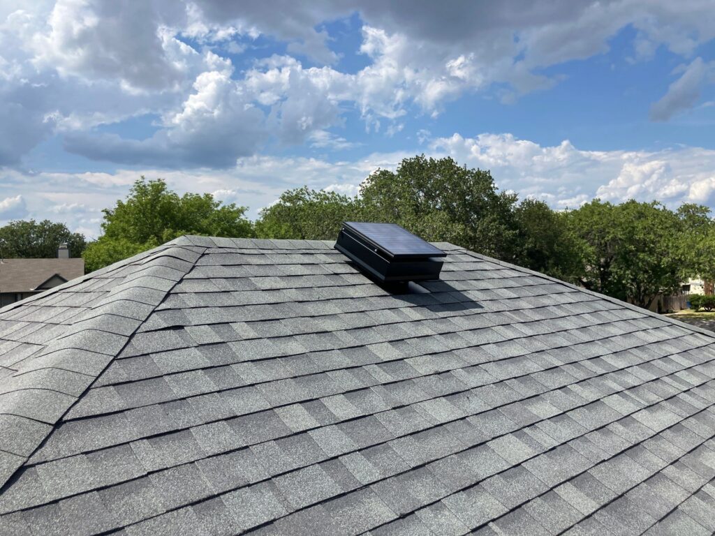 Owens Corning Oakridge Estate Gray asphalt shingle roof in San Antonio 78247